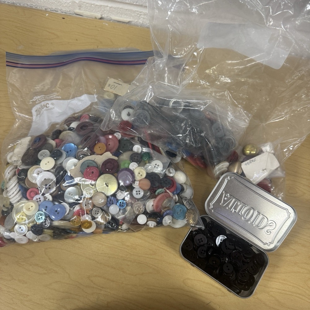 Vintage Button Tin, Grandma's Button Box, Over 3 Lbs Of Buttons, Crafts